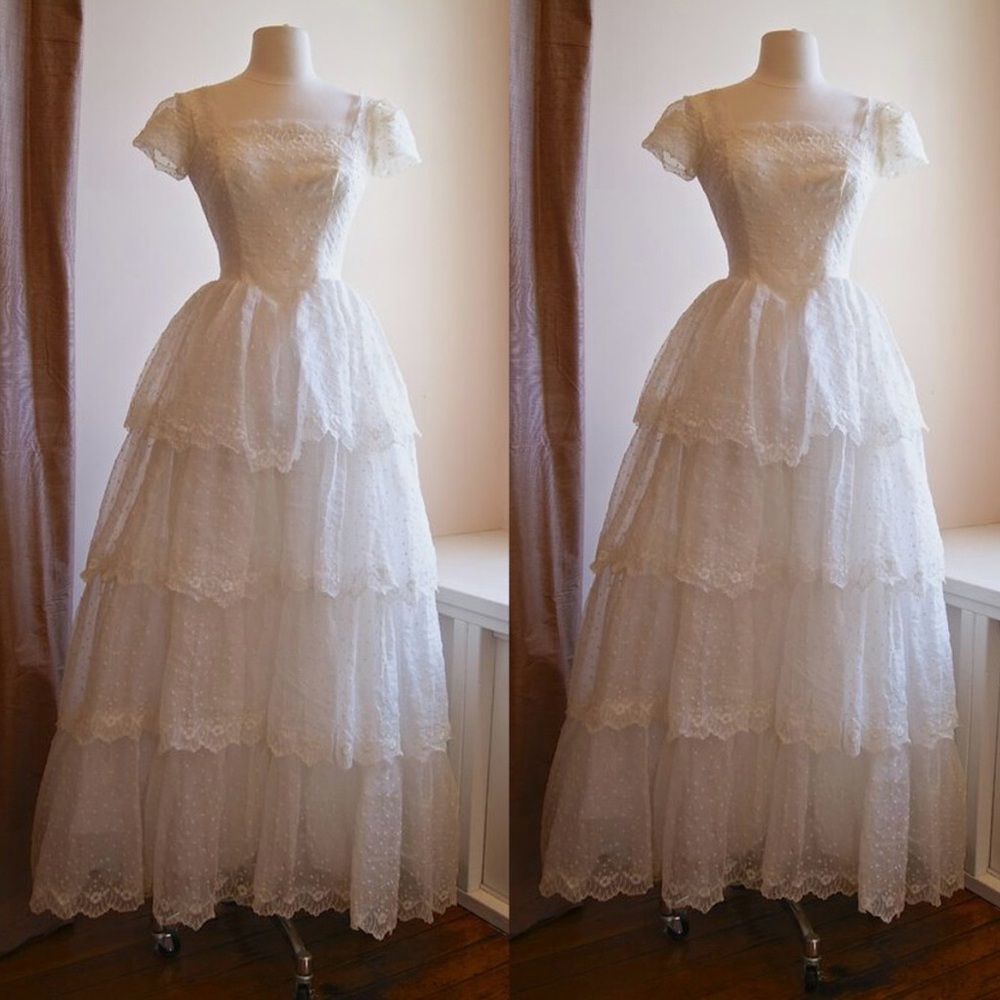 Vintage Style White Lace Tiered Wedding Gown - Picture 2 of 5
